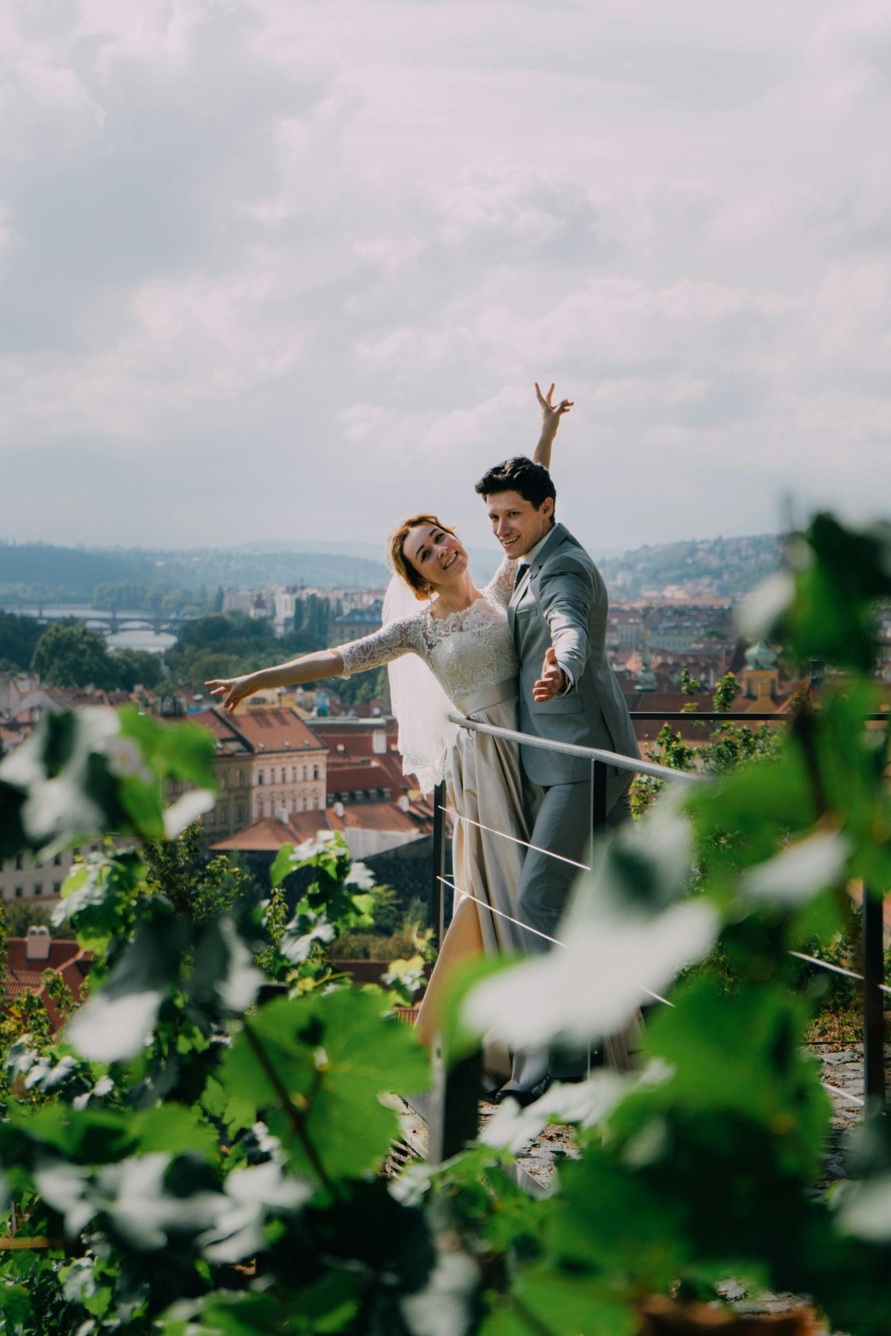 couple heureux en plein air